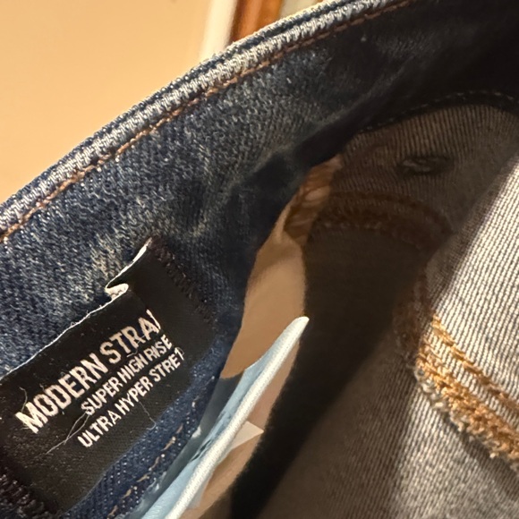 Classic Blue Distressed Women's Jeans - Picture 5 of 9